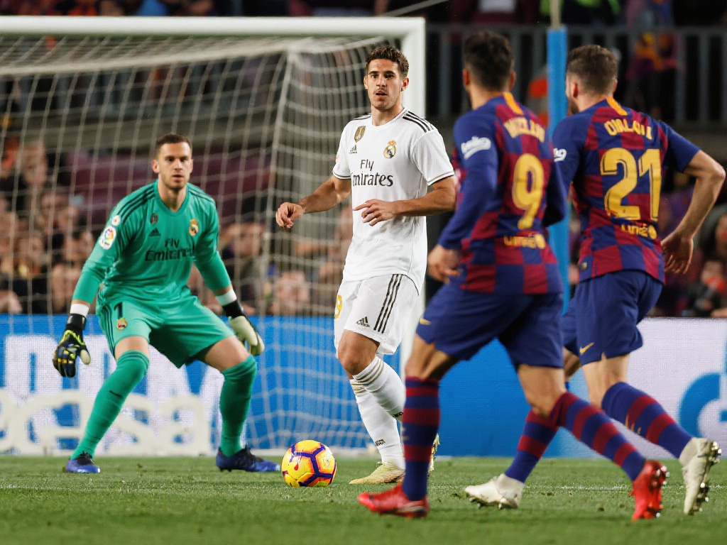 西甲“双雄争霸”:皇马巴萨上演争冠大戏 如果从数据上看,皇马和巴萨的表现同样旗鼓