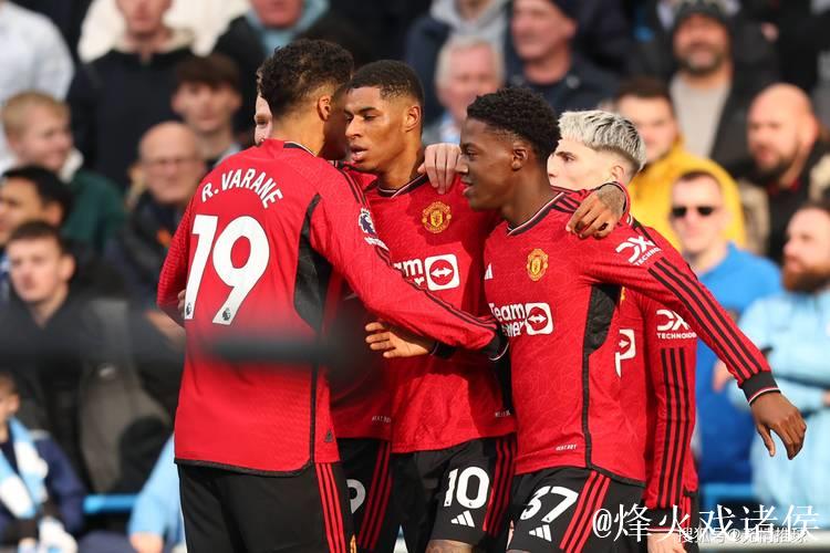 主场复仇战，曼联发布对阵伯恩茅斯海报：芒特一人出镜