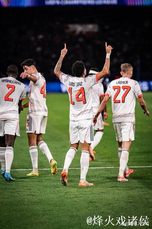 迪亚斯双响+剪刀脚染红,十人拜仁2-1力克巴黎领跑积分榜 迪亚斯双响+剪刀脚染红,十人拜仁2-1力克巴黎领跑积分榜