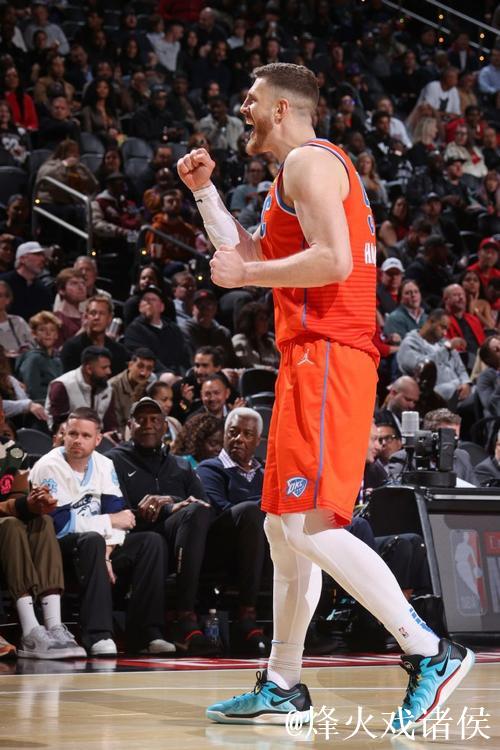亚历山大32分领衔，哈腾21+8助阵，雷霆击败火箭挺进决赛